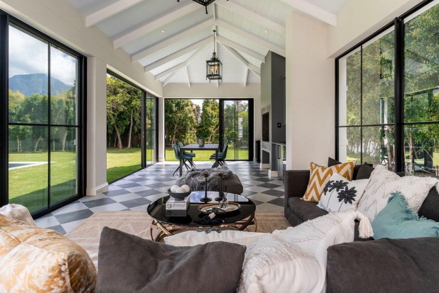 5 Bedroom Property for Sale in Constantia Western Cape